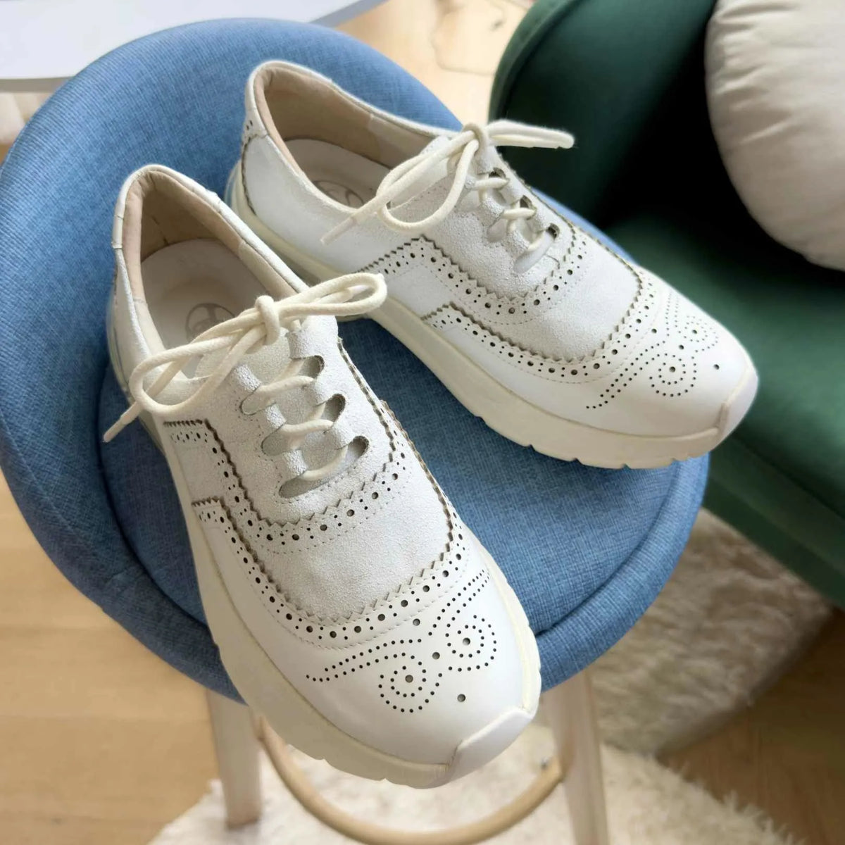 NE813 Leather Lab carved surface sneakers