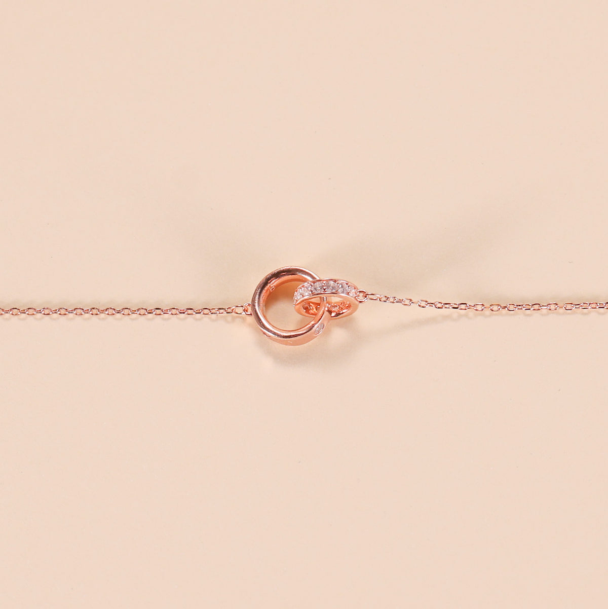 LVB001 Interlocking Circle Bracelet