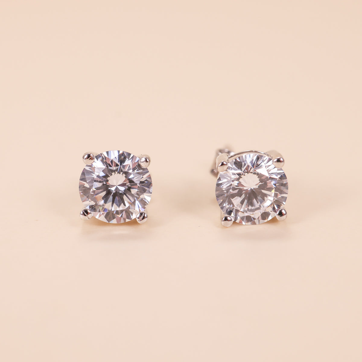 LVE034 La.Vie Round Stud Earrings