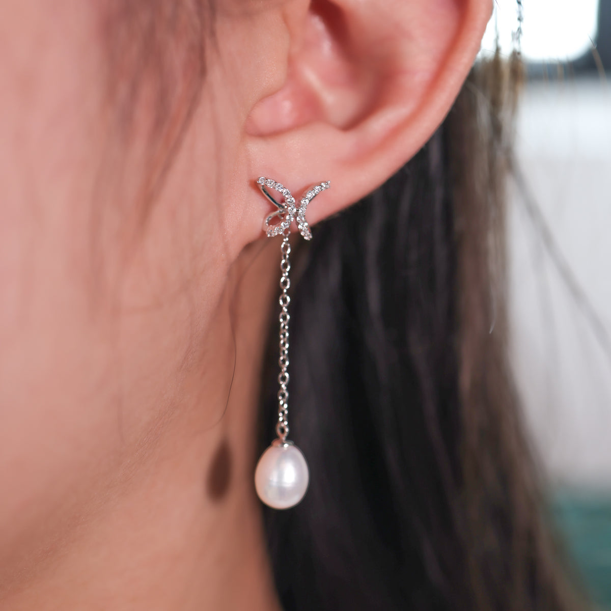 LVE040 La.Vie Butterfly With Pearl Two-Way Earring