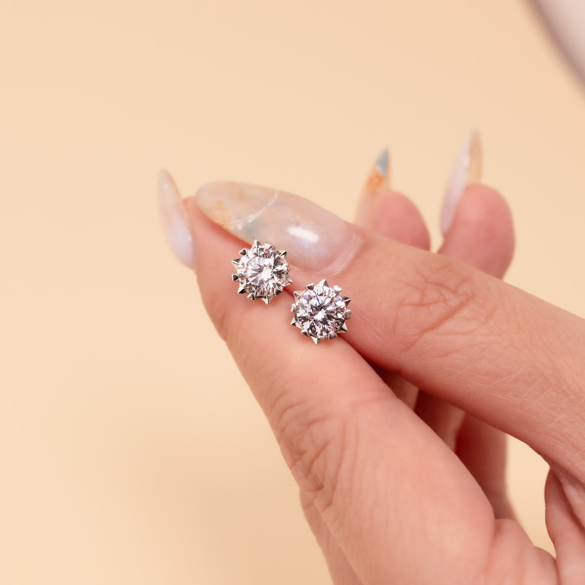 LVE053 LA.VIE ROUND STUD EARRINGS