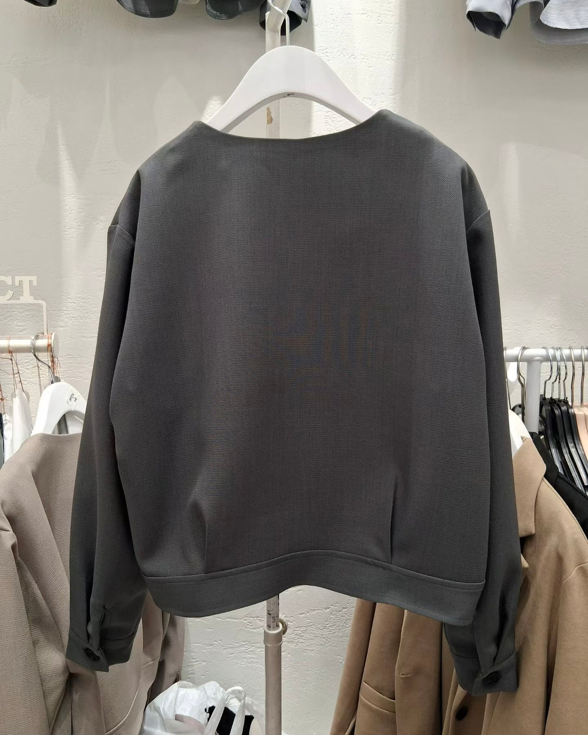 NK304 垂感波浪領短版外套