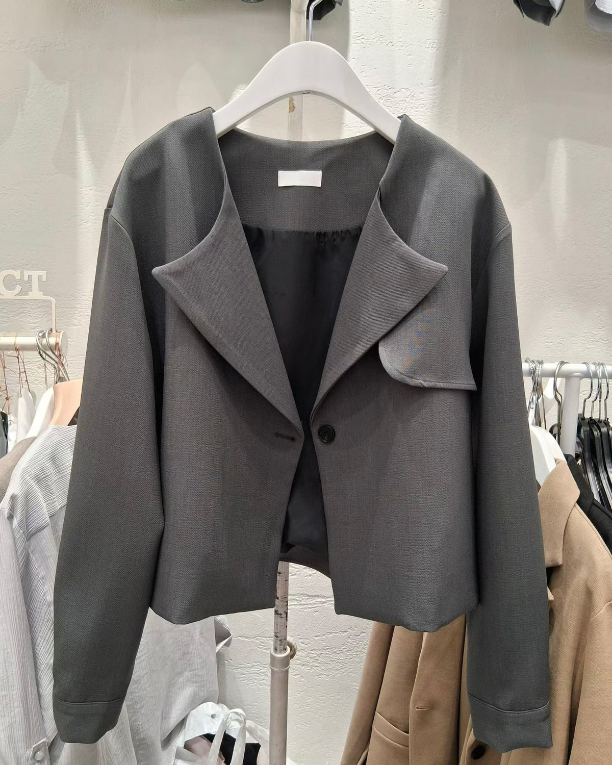 NK304 垂感波浪領短版外套