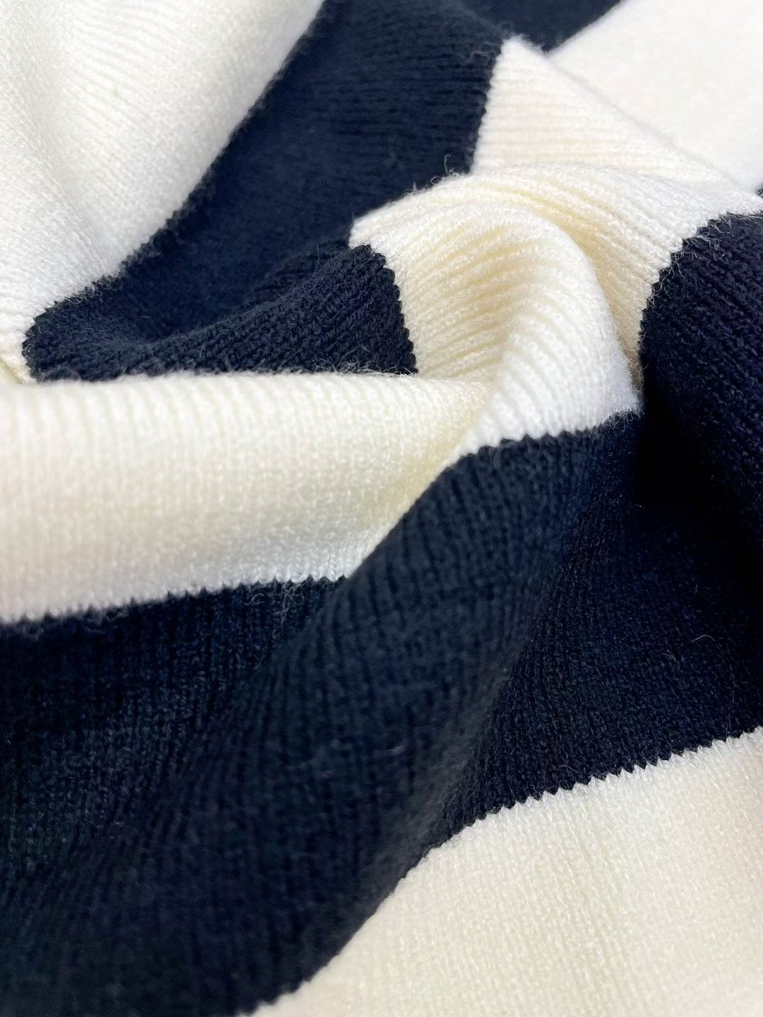 NK276 條紋針織上衣