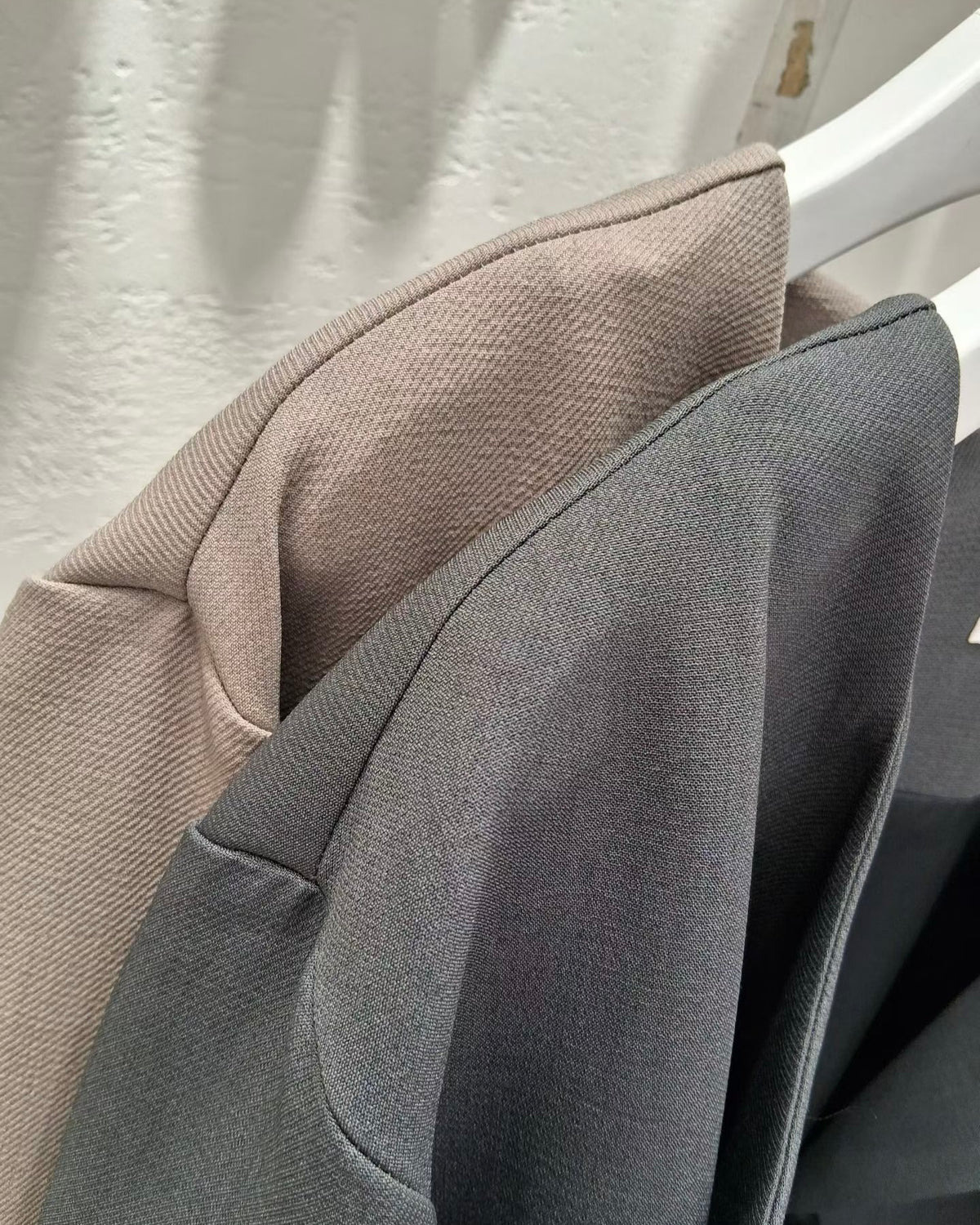 NK304 垂感波浪領短版外套