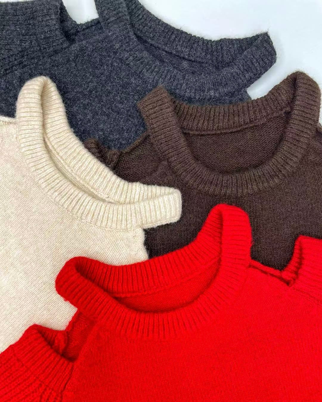 NK362 露肩圓領毛衣