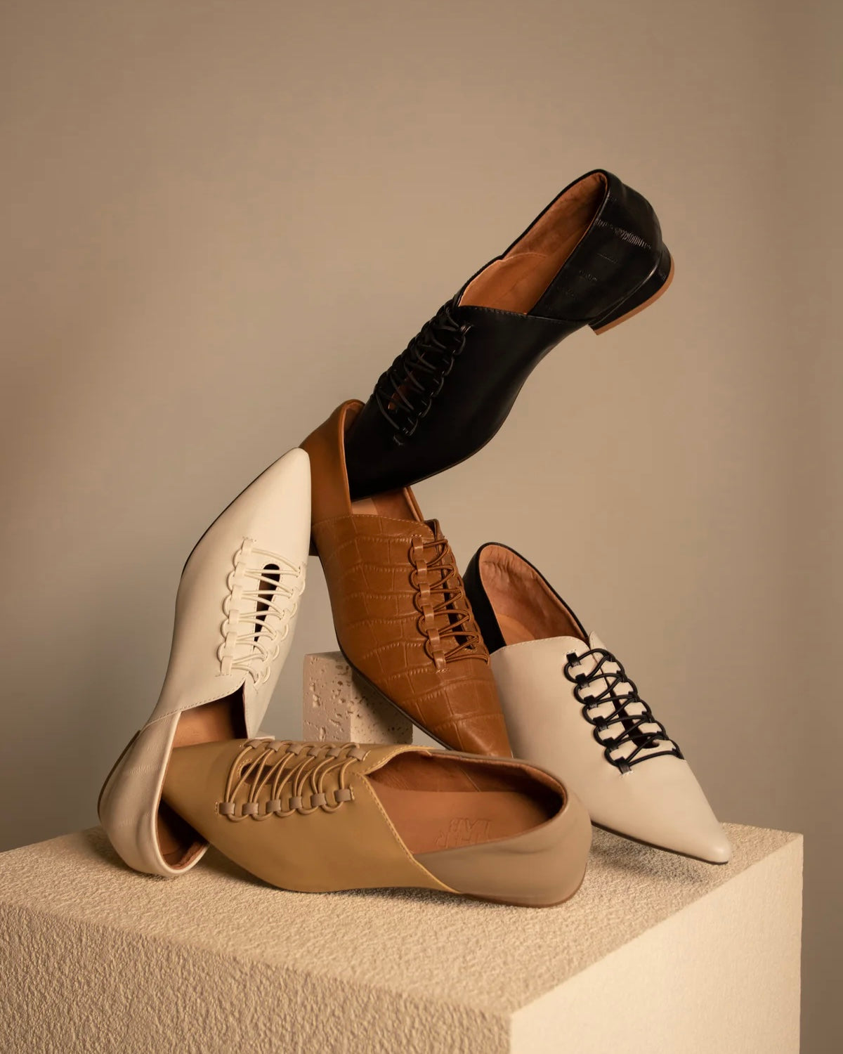 NH911 LEATHER LAB POINTED ZIP-ZAP STRING FLATS– Aura since 2008