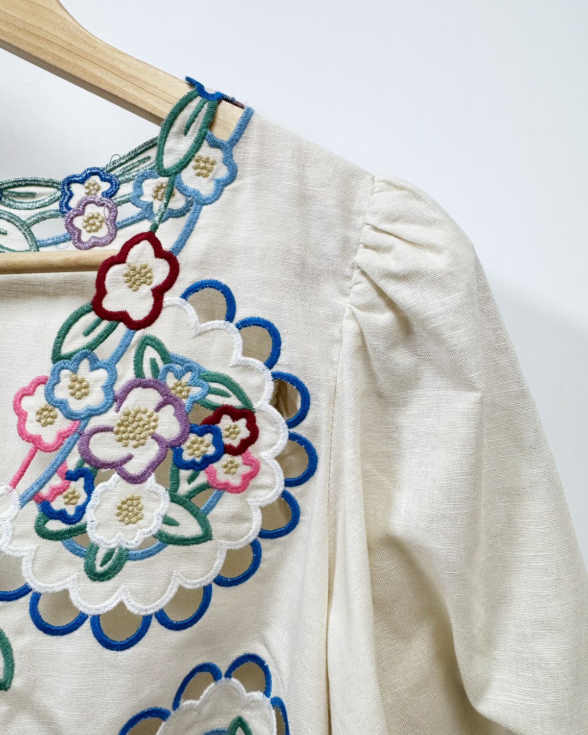 NK756 刺繡通花上衣