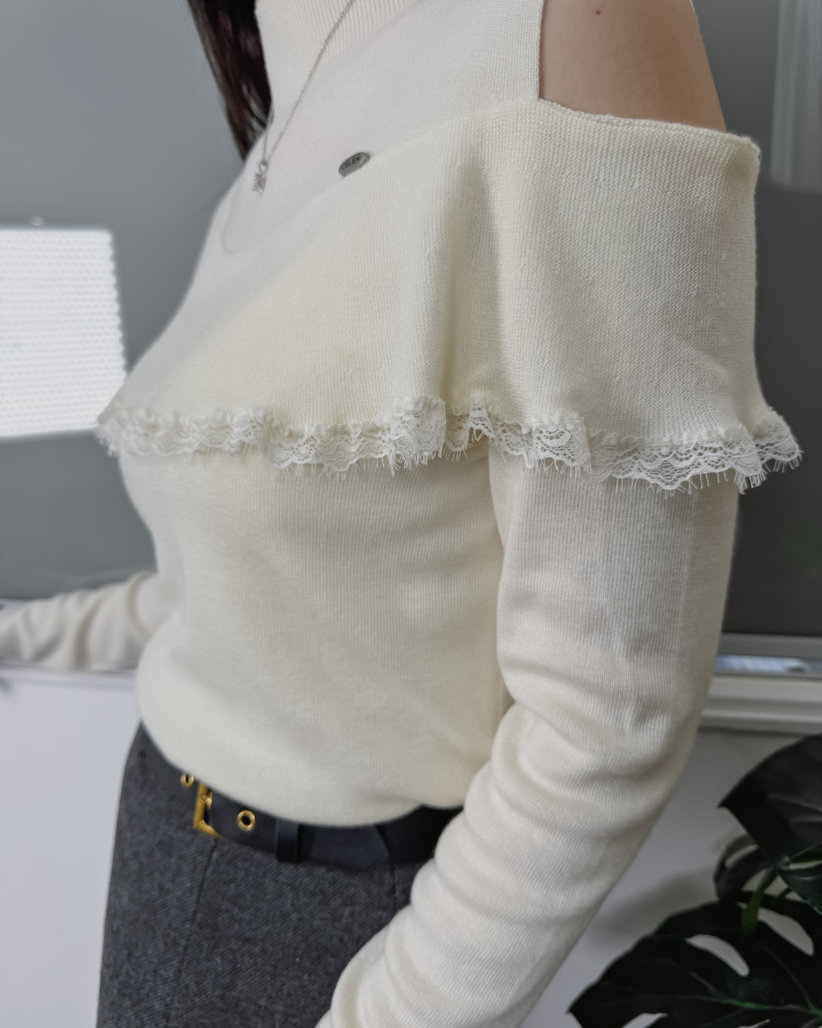 NK326 荷葉邊蕾絲露肩上衣