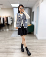 NK433 格紋襟花珍珠扣背心