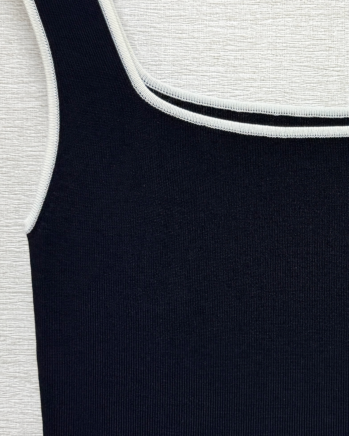 NK563 綑邊針織背心