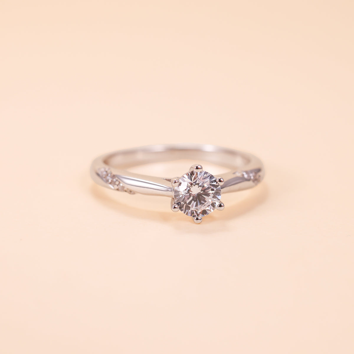 LVR024 LA.VIE Solitaire Ring